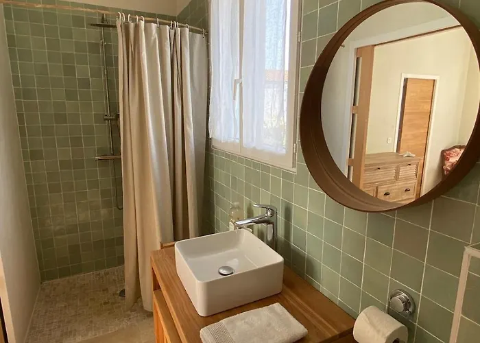 Les Pierres Salees, Family *