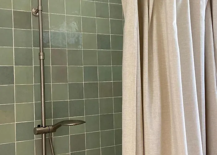 Les Pierres Salees, Family