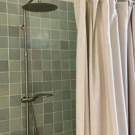 Les Pierres Salees, Family