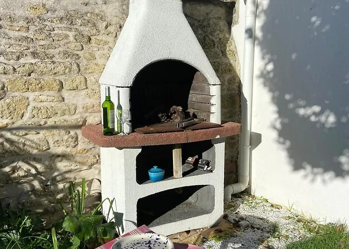 Les Pierres Salées, Family Le Château-dʼOléron