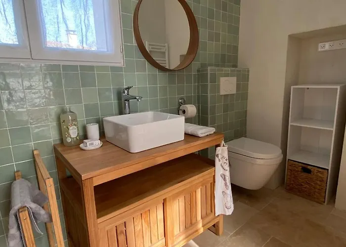 Les Pierres Salées, Family *