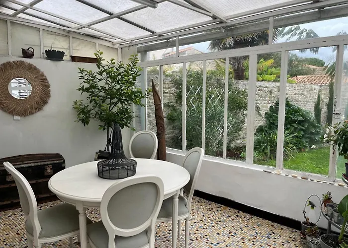 Les Pierres Salées, Family *